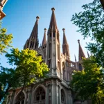 Niedokończona katedra w Barcelonie: historia Sagrada Familia i jej przyszłość
