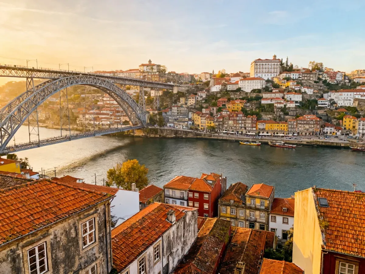 Panorama Porto i Vila Nova de Gaia nad rzeką Douro