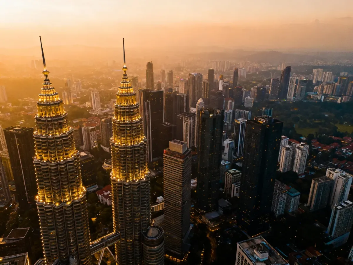 Panorama Kuala Lumpur z widocznymi wieżami Petronas
