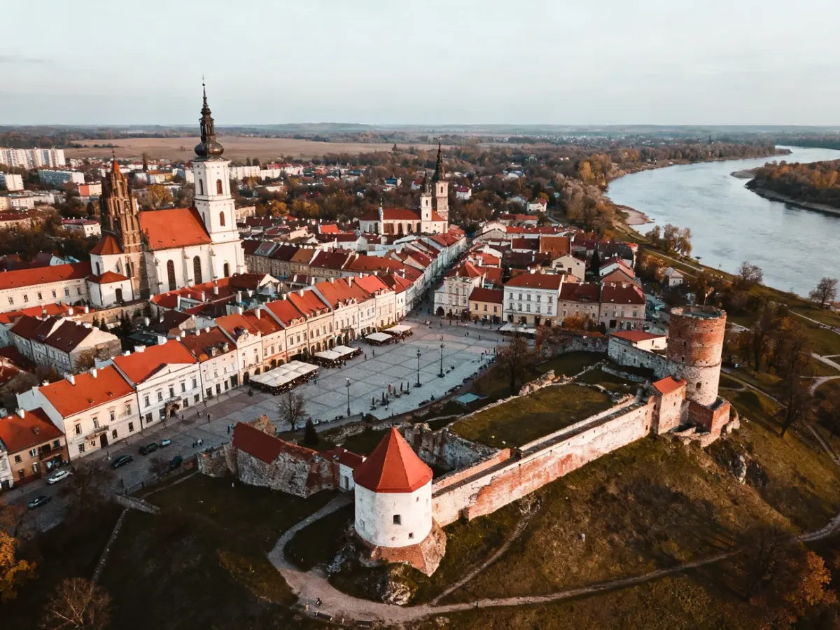 Panorama Sandomierza z widokiem na Stare Miasto, zamek i Wisłę